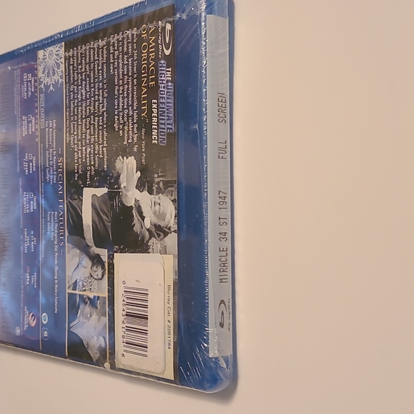 New / Miracle on 34th Street (1947) Blu-ray Movie - Picture 3 of 3